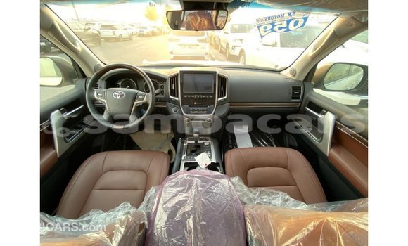 Buy Import Toyota Land Cruiser White Car in Import - Dubai in A'ana Buy Import Toyota Land Cruiser White Car in Import - Dubai in A'ana