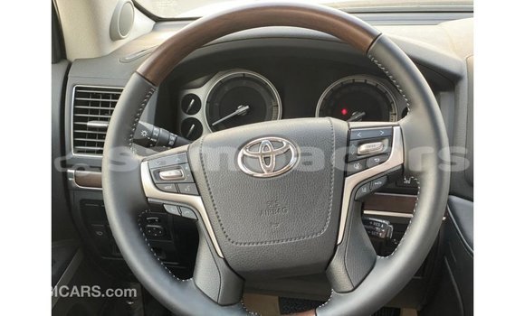 Buy Import Toyota Land Cruiser White Car in Import - Dubai in A'ana Buy Import Toyota Land Cruiser White Car in Import - Dubai in A'ana