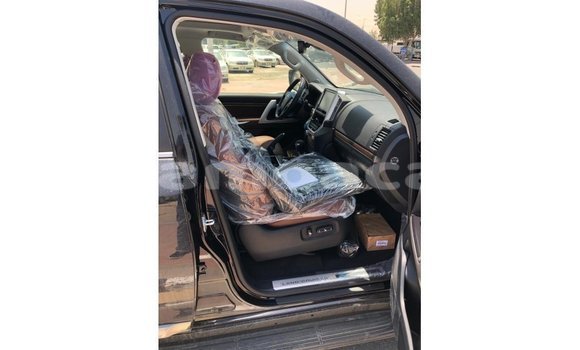 Acheter Import Voiture Toyota Land Cruiser Noir à Import - Dubai, A'ana Acheter Import Voiture Toyota Land Cruiser Noir à Import - Dubai, A'ana