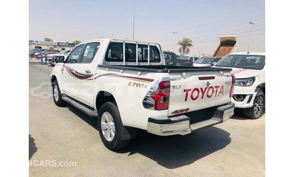 Acheter Import Voiture Toyota Hilux Blanc à Import - Dubai, A'ana Acheter Import Voiture Toyota Hilux Blanc à Import - Dubai, A'ana