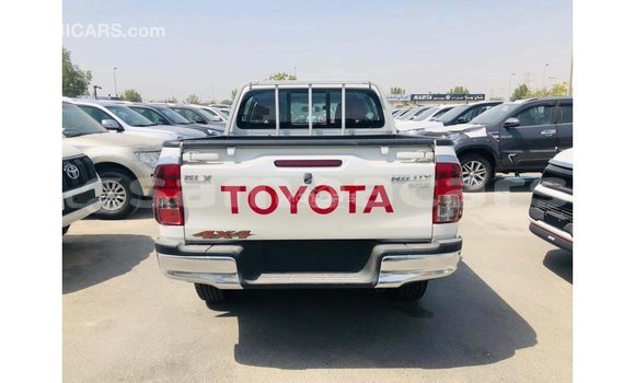 Acheter Import Voiture Toyota Hilux Blanc à Import - Dubai, A'ana Acheter Import Voiture Toyota Hilux Blanc à Import - Dubai, A'ana