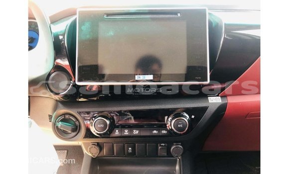 Acheter Import Voiture Toyota Hilux Blanc à Import - Dubai, A'ana Acheter Import Voiture Toyota Hilux Blanc à Import - Dubai, A'ana