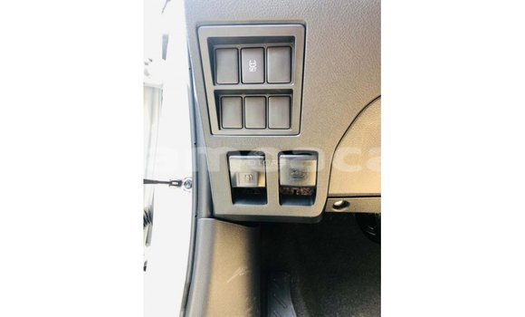 Acheter Import Voiture Toyota Hilux Blanc à Import - Dubai, A'ana Acheter Import Voiture Toyota Hilux Blanc à Import - Dubai, A'ana