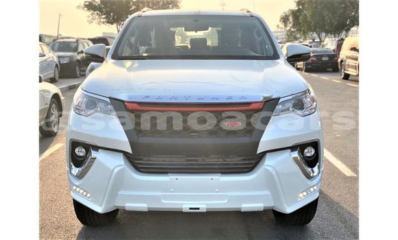Acheter Import Voiture Toyota Fortuner Blanc à Import - Dubai, A'ana
