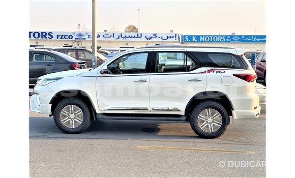 Acheter Import Voiture Toyota Fortuner Blanc à Import - Dubai, A'ana Acheter Import Voiture Toyota Fortuner Blanc à Import - Dubai, A'ana