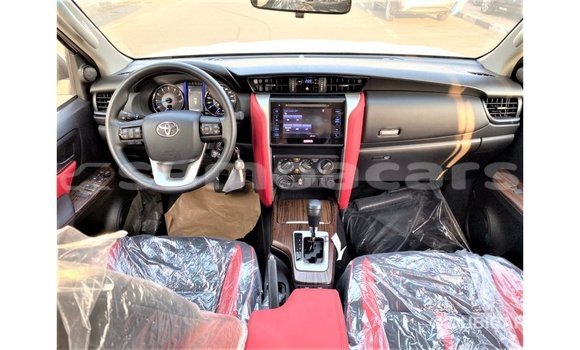 Acheter Import Voiture Toyota Fortuner Blanc à Import - Dubai, A'ana Acheter Import Voiture Toyota Fortuner Blanc à Import - Dubai, A'ana