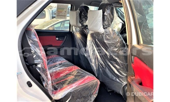 Acheter Import Voiture Toyota Fortuner Blanc à Import - Dubai, A'ana Acheter Import Voiture Toyota Fortuner Blanc à Import - Dubai, A'ana