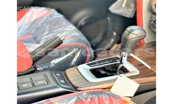 Acheter Import Voiture Toyota Fortuner Blanc à Import - Dubai, A'ana Acheter Import Voiture Toyota Fortuner Blanc à Import - Dubai, A'ana