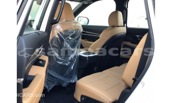 Acheter Import Voiture Kia Carens Blanc à Import - Dubai, A'ana Acheter Import Voiture Kia Carens Blanc à Import - Dubai, A'ana