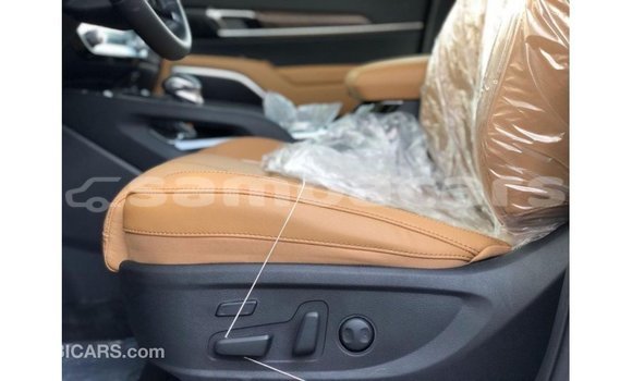 Acheter Import Voiture Kia Carens Blanc à Import - Dubai, A'ana Acheter Import Voiture Kia Carens Blanc à Import - Dubai, A'ana