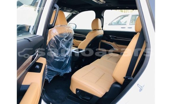 Acheter Import Voiture Kia Carens Blanc à Import - Dubai, A'ana Acheter Import Voiture Kia Carens Blanc à Import - Dubai, A'ana