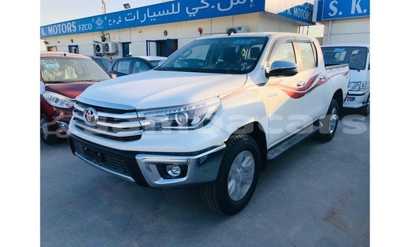 Acheter Import Voiture Toyota Hilux Blanc à Import - Dubai, A'ana Acheter Import Voiture Toyota Hilux Blanc à Import - Dubai, A'ana