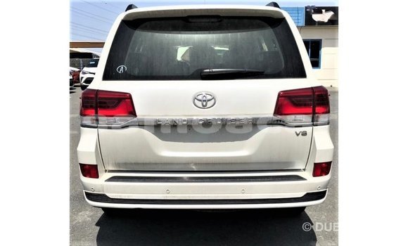 Acheter Import Voiture Toyota Land Cruiser Blanc à Import - Dubai, A'ana Acheter Import Voiture Toyota Land Cruiser Blanc à Import - Dubai, A'ana