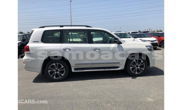 Acheter Import Voiture Toyota Land Cruiser Blanc à Import - Dubai, A'ana Acheter Import Voiture Toyota Land Cruiser Blanc à Import - Dubai, A'ana
