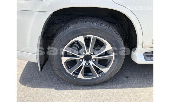 Acheter Import Voiture Toyota Land Cruiser Blanc à Import - Dubai, A'ana Acheter Import Voiture Toyota Land Cruiser Blanc à Import - Dubai, A'ana