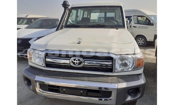 Acheter Import Voiture Toyota Land Cruiser Blanc à Import - Dubai, A'ana Acheter Import Voiture Toyota Land Cruiser Blanc à Import - Dubai, A'ana