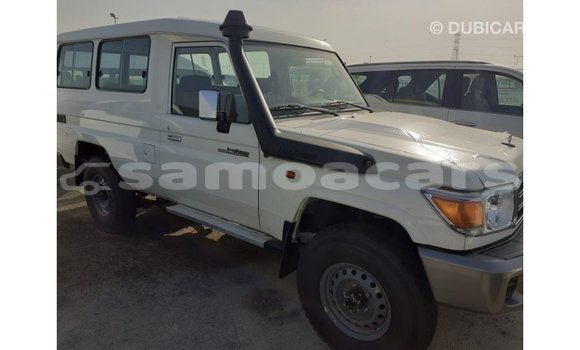 Acheter Import Voiture Toyota Land Cruiser Blanc à Import - Dubai, A'ana Acheter Import Voiture Toyota Land Cruiser Blanc à Import - Dubai, A'ana