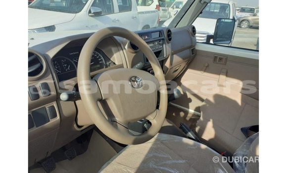 Acheter Import Voiture Toyota Land Cruiser Blanc à Import - Dubai, A'ana Acheter Import Voiture Toyota Land Cruiser Blanc à Import - Dubai, A'ana