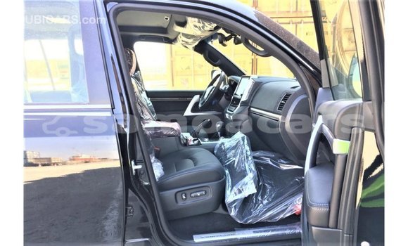 Acheter Import Voiture Toyota Land Cruiser Noir à Import - Dubai, A'ana Acheter Import Voiture Toyota Land Cruiser Noir à Import - Dubai, A'ana