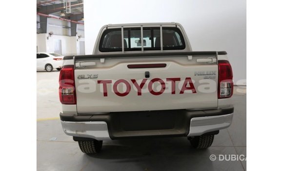 Acheter Import Voiture Toyota Hilux Blanc à Import - Dubai, A'ana Acheter Import Voiture Toyota Hilux Blanc à Import - Dubai, A'ana