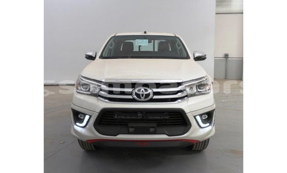 Acheter Import Voiture Toyota Hilux Blanc à Import - Dubai, A'ana Acheter Import Voiture Toyota Hilux Blanc à Import - Dubai, A'ana
