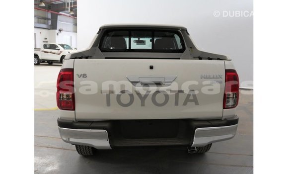 Acheter Import Voiture Toyota Hilux Blanc à Import - Dubai, A'ana Acheter Import Voiture Toyota Hilux Blanc à Import - Dubai, A'ana
