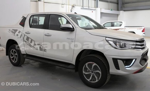 Acheter Import Voiture Toyota Hilux Blanc à Import - Dubai, A'ana Acheter Import Voiture Toyota Hilux Blanc à Import - Dubai, A'ana