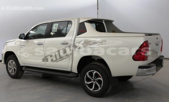 Acheter Import Voiture Toyota Hilux Blanc à Import - Dubai, A'ana Acheter Import Voiture Toyota Hilux Blanc à Import - Dubai, A'ana