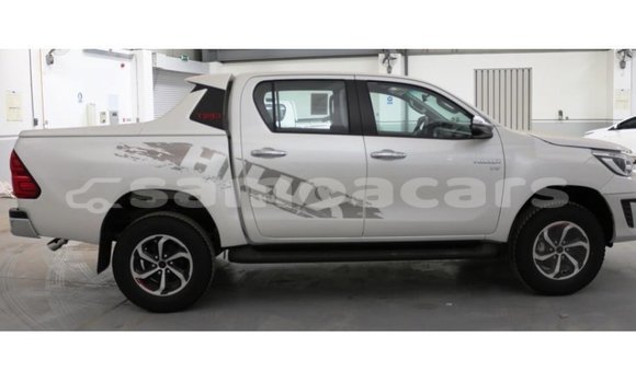 Acheter Import Voiture Toyota Hilux Blanc à Import - Dubai, A'ana Acheter Import Voiture Toyota Hilux Blanc à Import - Dubai, A'ana