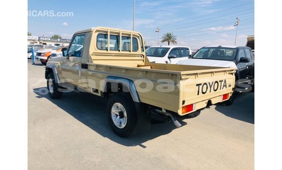Acheter Import Voiture Toyota Land Cruiser Beige à Import - Dubai, A'ana Acheter Import Voiture Toyota Land Cruiser Beige à Import - Dubai, A'ana
