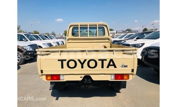 Acheter Import Voiture Toyota Land Cruiser Beige à Import - Dubai, A'ana Acheter Import Voiture Toyota Land Cruiser Beige à Import - Dubai, A'ana