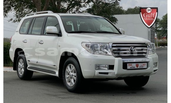 Acheter Import Voiture Toyota Land Cruiser Blanc à Import - Dubai, A'ana Acheter Import Voiture Toyota Land Cruiser Blanc à Import - Dubai, A'ana