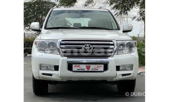 Acheter Import Voiture Toyota Land Cruiser Blanc à Import - Dubai, A'ana Acheter Import Voiture Toyota Land Cruiser Blanc à Import - Dubai, A'ana