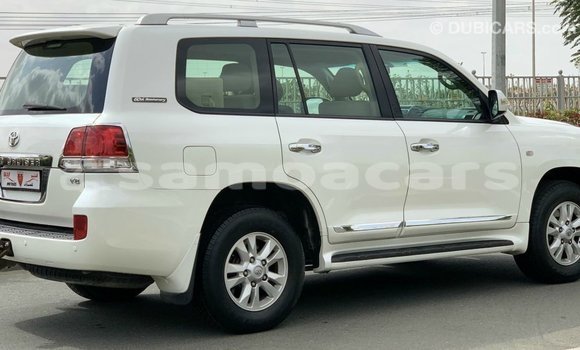 Acheter Import Voiture Toyota Land Cruiser Blanc à Import - Dubai, A'ana Acheter Import Voiture Toyota Land Cruiser Blanc à Import - Dubai, A'ana