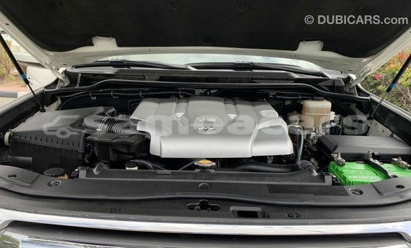 Acheter Import Voiture Toyota Land Cruiser Blanc à Import - Dubai, A'ana Acheter Import Voiture Toyota Land Cruiser Blanc à Import - Dubai, A'ana
