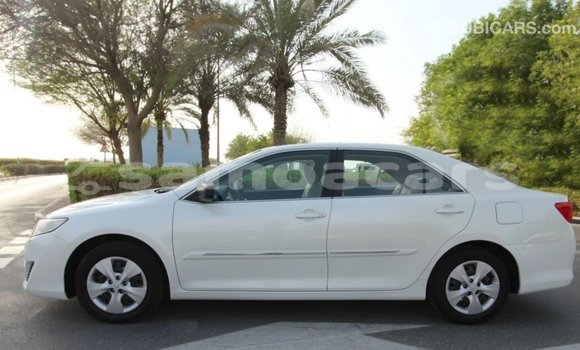 Acheter Import Voiture Toyota Camry Blanc à Import - Dubai, A'ana Acheter Import Voiture Toyota Camry Blanc à Import - Dubai, A'ana