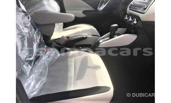 Acheter Import Voiture Nissan Sunny Blanc à Import - Dubai, A'ana Acheter Import Voiture Nissan Sunny Blanc à Import - Dubai, A'ana