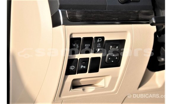 Acheter Import Voiture Toyota Land Cruiser Noir à Import - Dubai, A'ana Acheter Import Voiture Toyota Land Cruiser Noir à Import - Dubai, A'ana