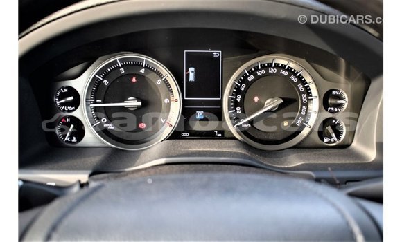 Acheter Import Voiture Toyota Land Cruiser Noir à Import - Dubai, A'ana Acheter Import Voiture Toyota Land Cruiser Noir à Import - Dubai, A'ana