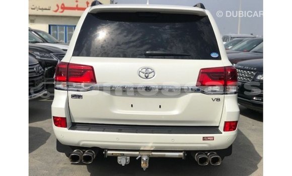 Buy Import Toyota Land Cruiser White Car in Import - Dubai in A'ana Buy Import Toyota Land Cruiser White Car in Import - Dubai in A'ana