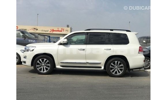 Buy Import Toyota Land Cruiser White Car in Import - Dubai in A'ana Buy Import Toyota Land Cruiser White Car in Import - Dubai in A'ana