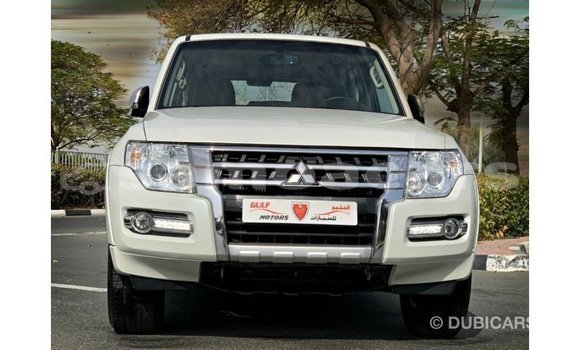 Acheter Import Voiture Mitsubishi Pajero Blanc à Import - Dubai, A'ana Acheter Import Voiture Mitsubishi Pajero Blanc à Import - Dubai, A'ana