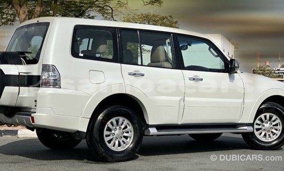 Acheter Import Voiture Mitsubishi Pajero Blanc à Import - Dubai, A'ana Acheter Import Voiture Mitsubishi Pajero Blanc à Import - Dubai, A'ana