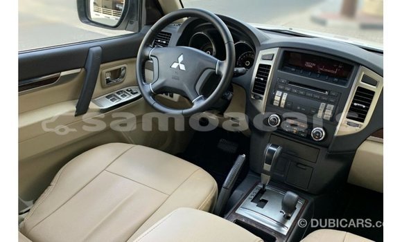 Acheter Import Voiture Mitsubishi Pajero Blanc à Import - Dubai, A'ana Acheter Import Voiture Mitsubishi Pajero Blanc à Import - Dubai, A'ana