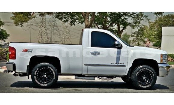 Acheter Import Voiture Chevrolet Silverado Blanc à Import - Dubai, A'ana Acheter Import Voiture Chevrolet Silverado Blanc à Import - Dubai, A'ana