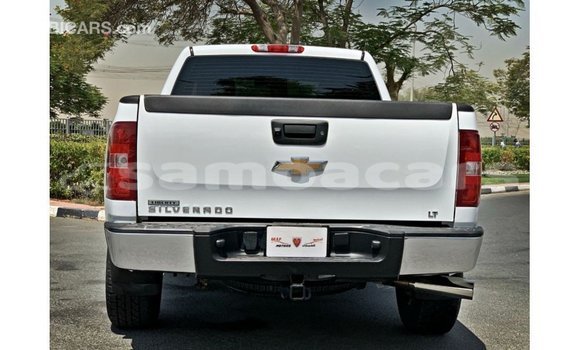 Acheter Import Voiture Chevrolet Silverado Blanc à Import - Dubai, A'ana Acheter Import Voiture Chevrolet Silverado Blanc à Import - Dubai, A'ana