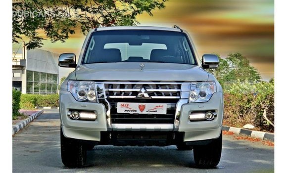 Acheter Import Voiture Mitsubishi Pajero Blanc à Import - Dubai, A'ana Acheter Import Voiture Mitsubishi Pajero Blanc à Import - Dubai, A'ana