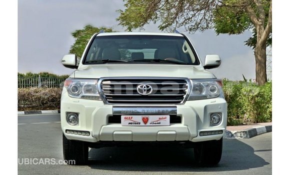 Acheter Import Voiture Toyota Land Cruiser Blanc à Import - Dubai, A'ana Acheter Import Voiture Toyota Land Cruiser Blanc à Import - Dubai, A'ana