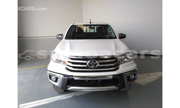 Acheter Import Voiture Toyota Hilux Blanc à Import - Dubai, A'ana Acheter Import Voiture Toyota Hilux Blanc à Import - Dubai, A'ana