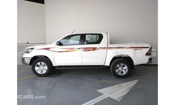 Acheter Import Voiture Toyota Hilux Blanc à Import - Dubai, A'ana Acheter Import Voiture Toyota Hilux Blanc à Import - Dubai, A'ana